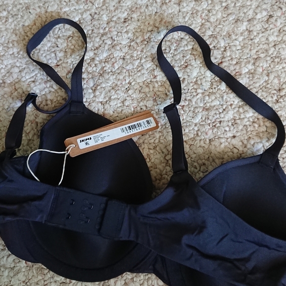 Skims weightless black demi Bra size 38A - Picture 3 of 10